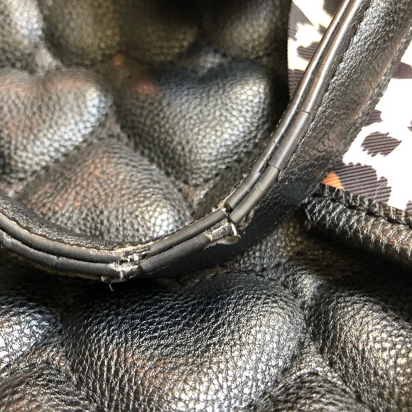 Betsey Johnson black quilt shoulder bag animal print with  bow - Picture 4 of 13